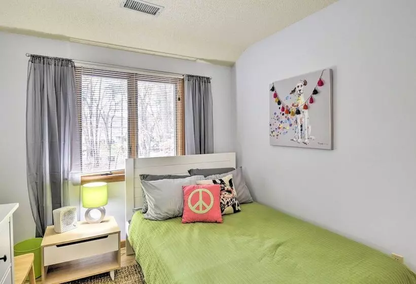 Southern Shores Family Retreat Mins To Beach!