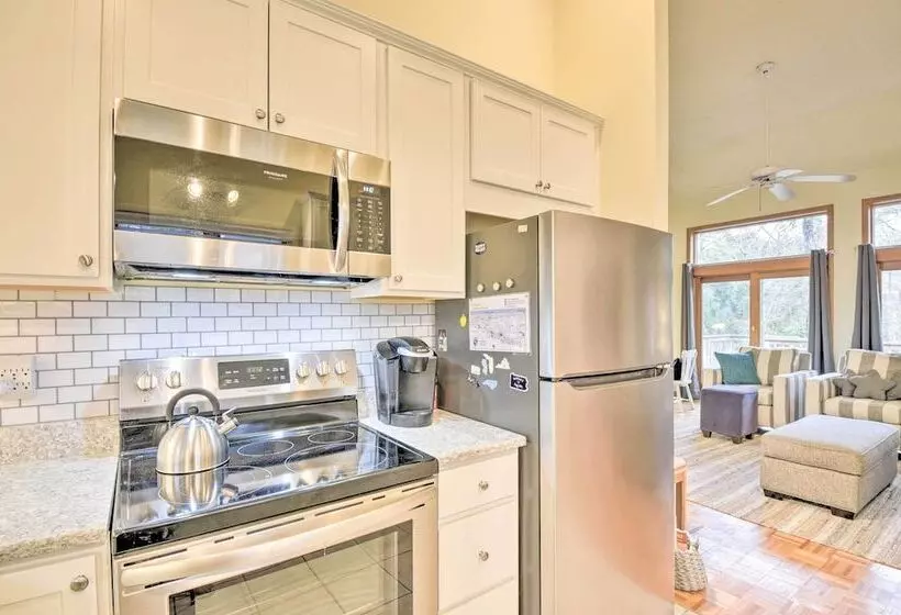 Southern Shores Family Retreat Mins To Beach!