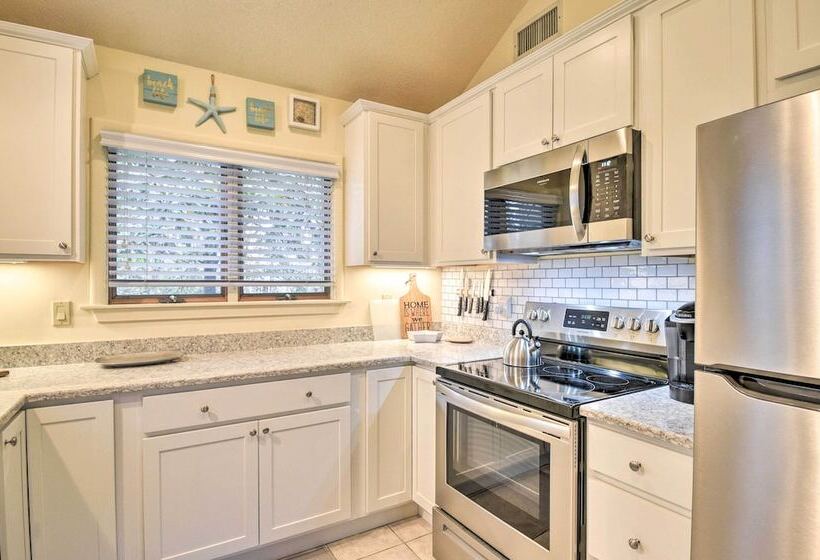 Southern Shores Family Retreat Mins To Beach!