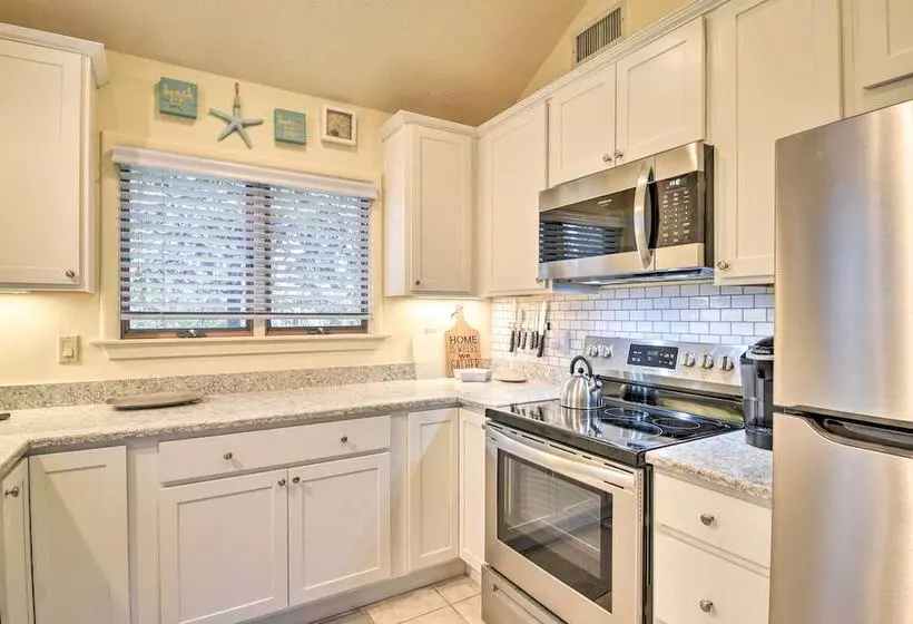 Southern Shores Family Retreat Mins To Beach!