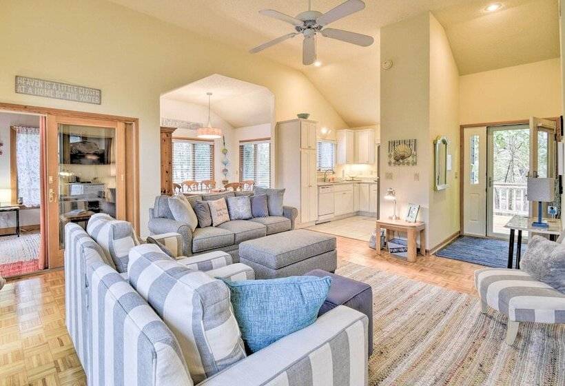 Southern Shores Family Retreat Mins To Beach!