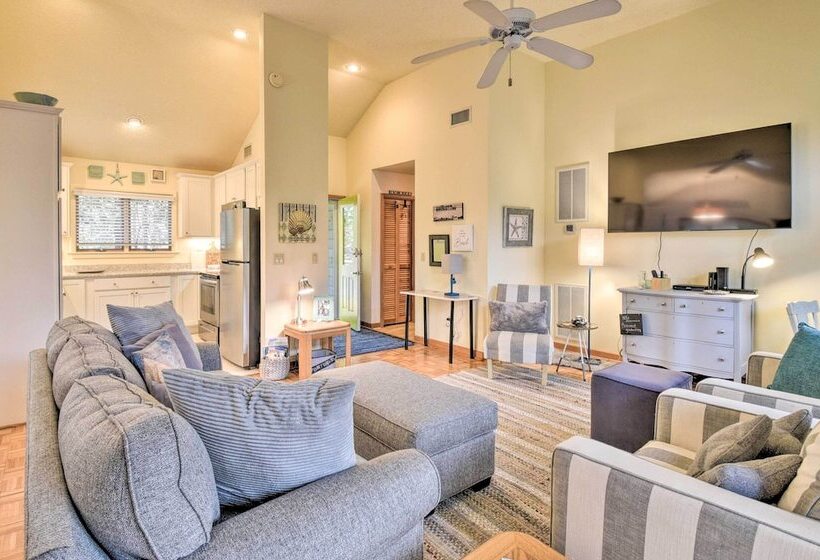 Southern Shores Family Retreat Mins To Beach!