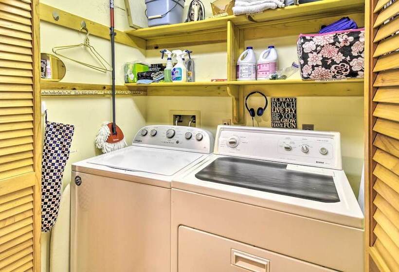 Southern Shores Family Retreat Mins To Beach!