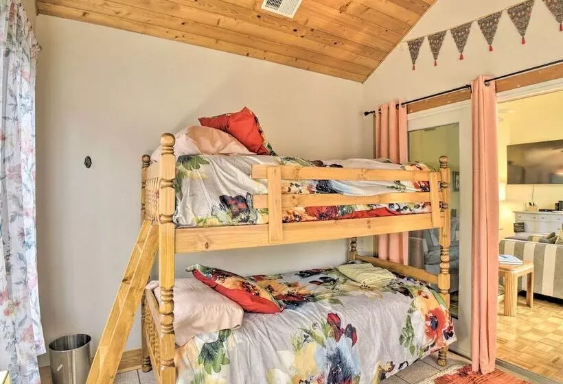 Southern Shores Family Retreat Mins To Beach!