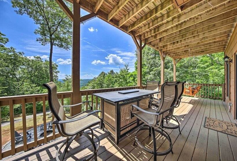 Spacious Murphy Chalet W/ Hot Tub: Mtn Views!