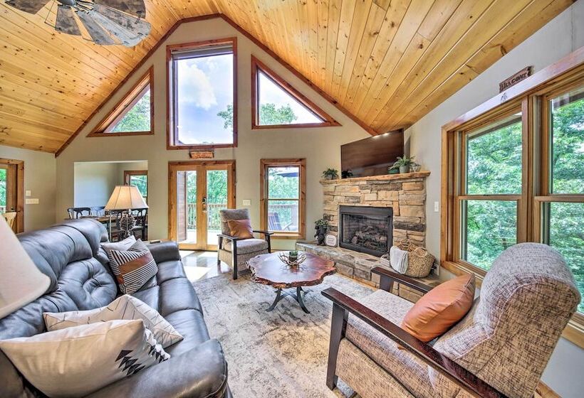 Spacious Murphy Chalet W/ Hot Tub: Mtn Views!
