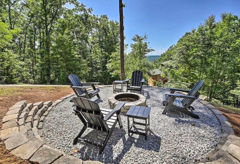 Spacious Murphy Chalet W/ Hot Tub: Mtn Views!