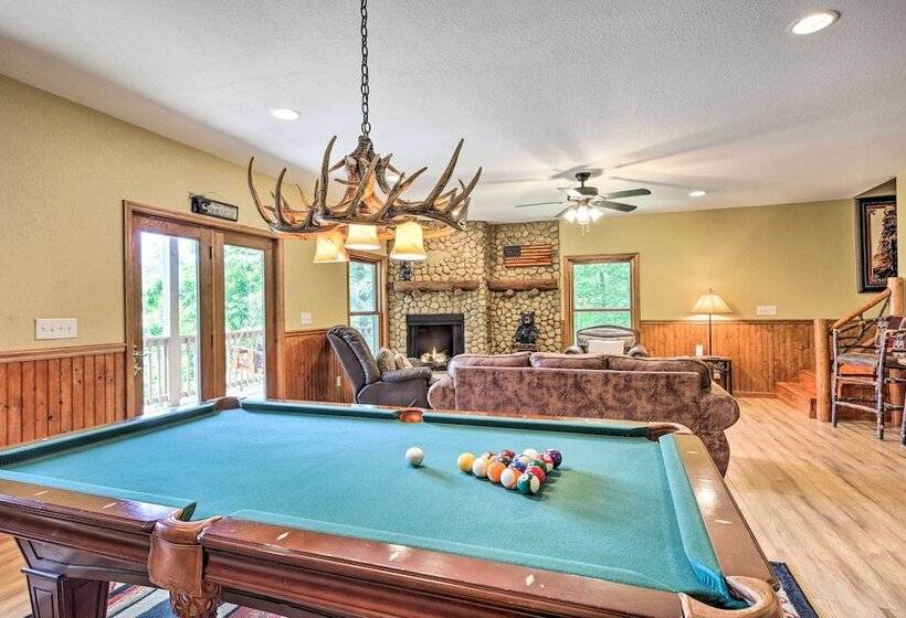 Spacious Murphy Chalet W/ Hot Tub: Mtn Views!