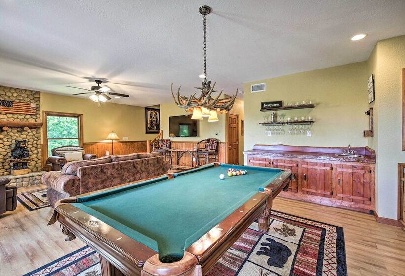 Spacious Murphy Chalet W/ Hot Tub: Mtn Views!