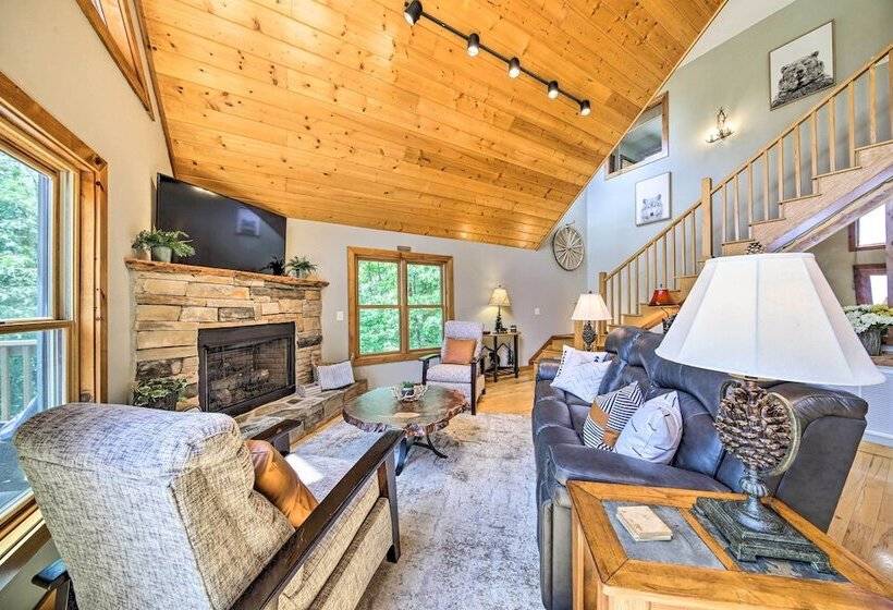 Spacious Murphy Chalet W/ Hot Tub: Mtn Views!