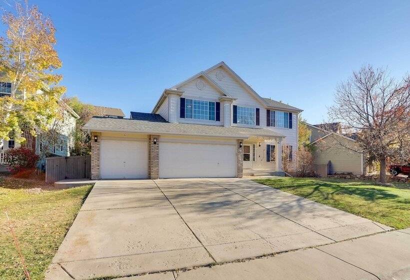 Spacious Thornton Home: 15 Mi To Downtown Denver!