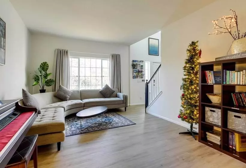 Spacious Thornton Home: 15 Mi To Downtown Denver!