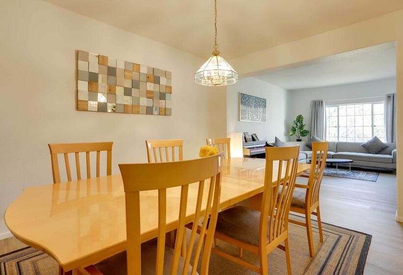 Spacious Thornton Home: 15 Mi To Downtown Denver!