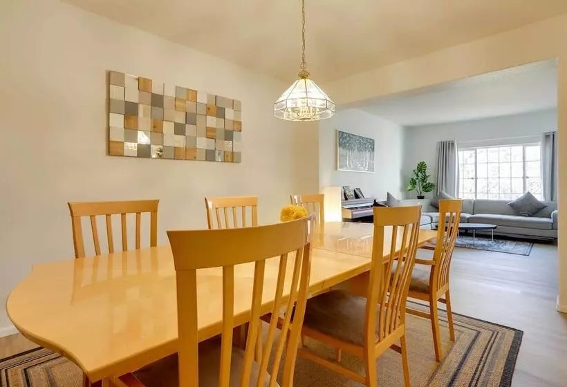 Spacious Thornton Home: 15 Mi To Downtown Denver!