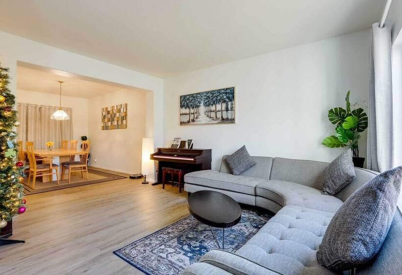 Spacious Thornton Home: 15 Mi To Downtown Denver!