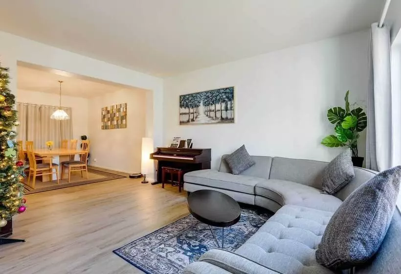 Spacious Thornton Home: 15 Mi To Downtown Denver!