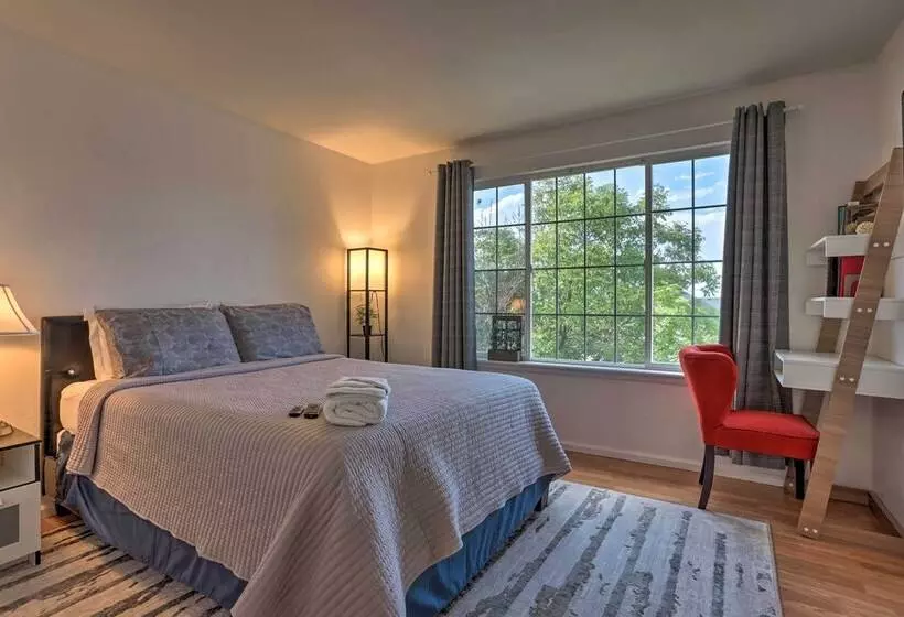 Spacious Thornton Home: 15 Mi To Downtown Denver!