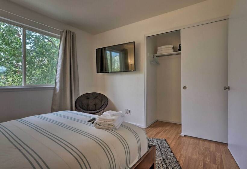 Spacious Thornton Home: 15 Mi To Downtown Denver!