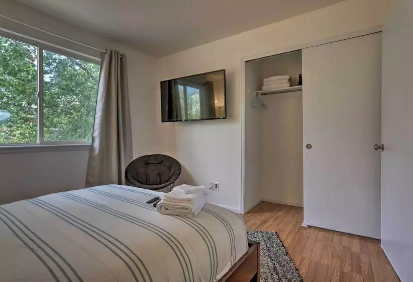 Spacious Thornton Home: 15 Mi To Downtown Denver!