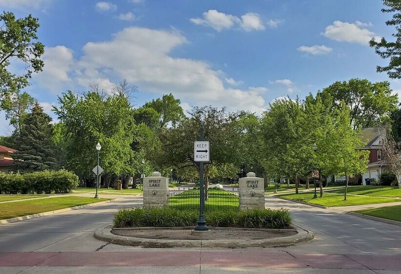 Dtwn Stunning Spirit Lake Escape Walk To Shore!