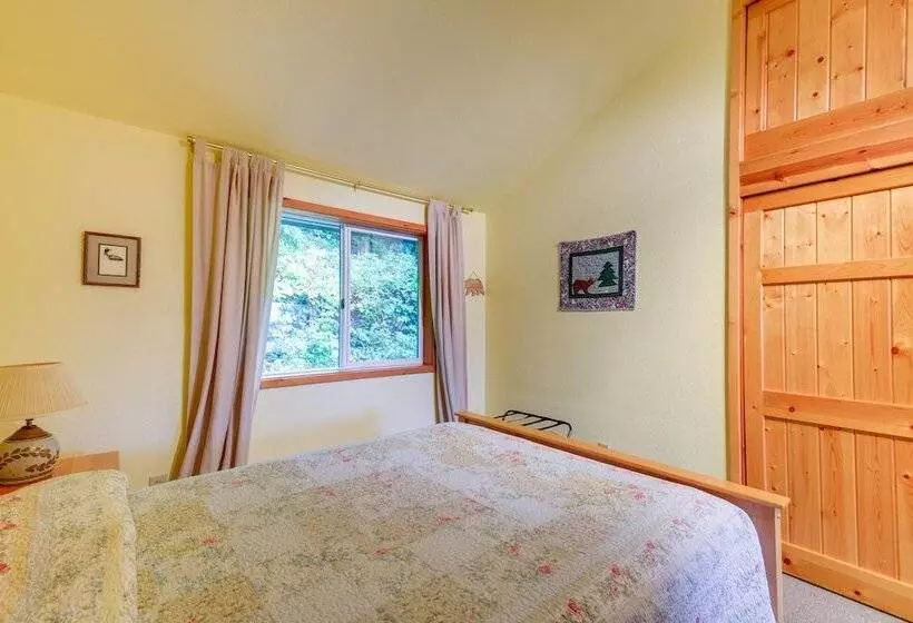 Tahuya Cabin: Hood Canal + Olympic Mountain Views!