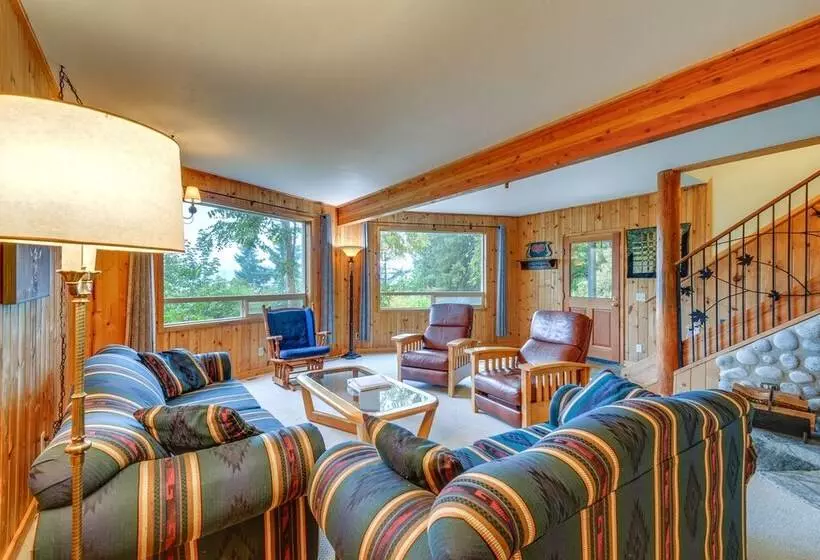 Tahuya Cabin: Hood Canal + Olympic Mountain Views!
