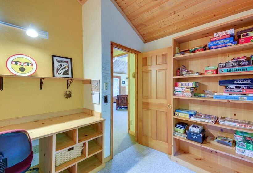 Tahuya Cabin: Hood Canal + Olympic Mountain Views!