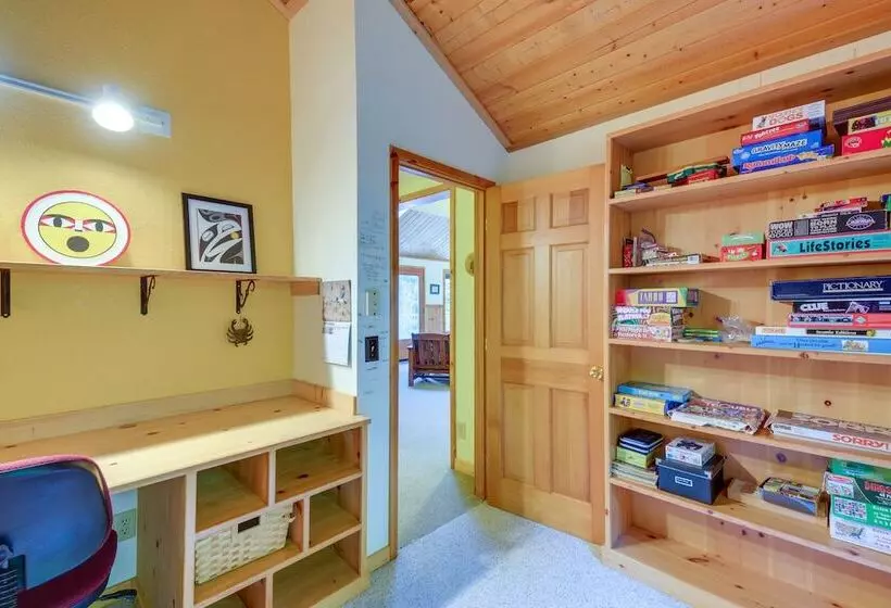 Tahuya Cabin: Hood Canal + Olympic Mountain Views!