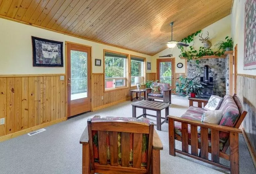Tahuya Cabin: Hood Canal + Olympic Mountain Views!