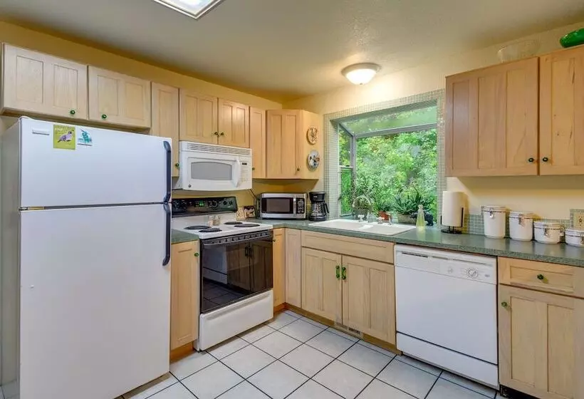 Tahuya Cabin: Hood Canal + Olympic Mountain Views!