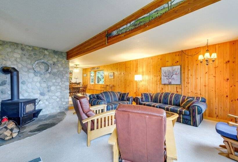 Tahuya Cabin: Hood Canal + Olympic Mountain Views!