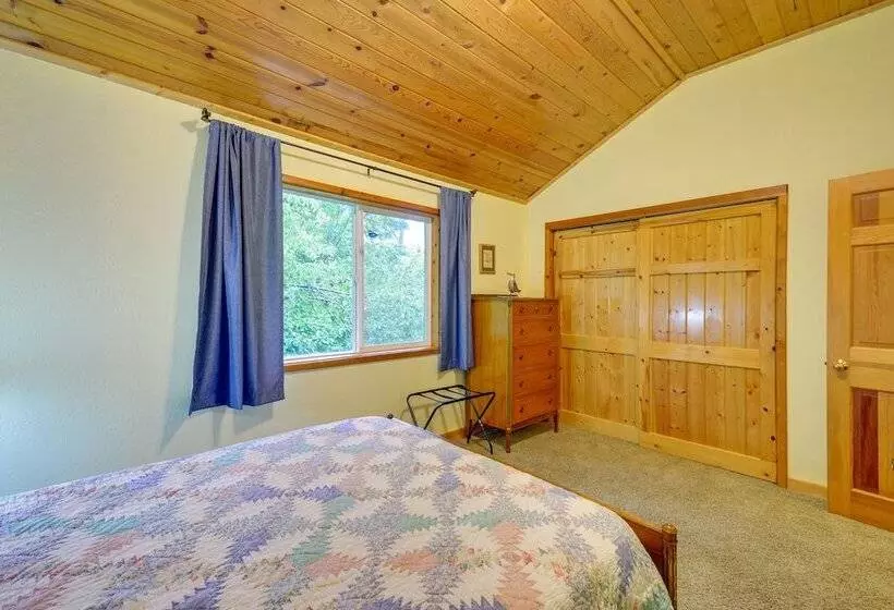 Tahuya Cabin: Hood Canal + Olympic Mountain Views!