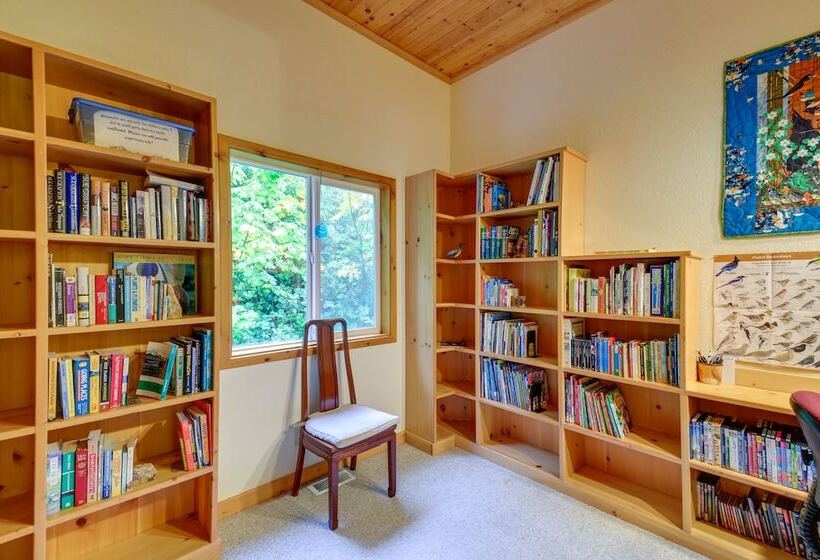 Tahuya Cabin: Hood Canal + Olympic Mountain Views!