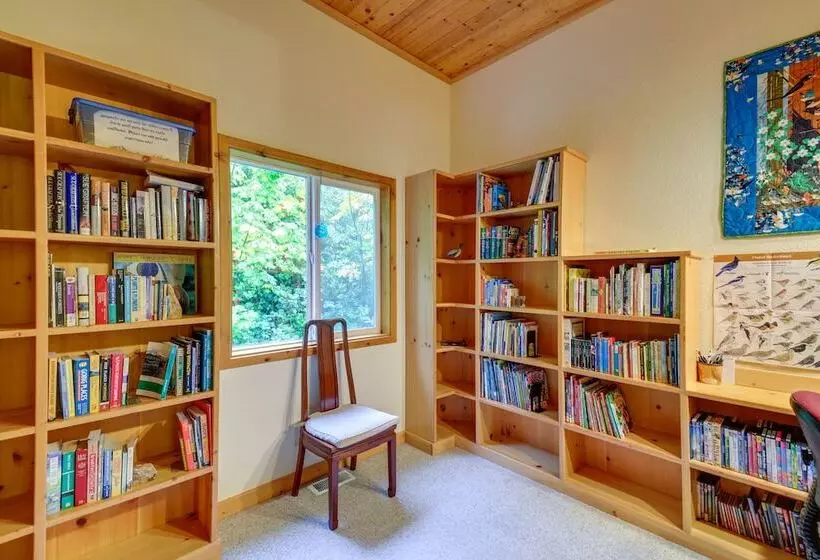 Tahuya Cabin: Hood Canal + Olympic Mountain Views!