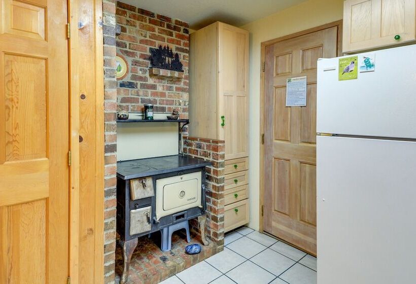 Tahuya Cabin: Hood Canal + Olympic Mountain Views!