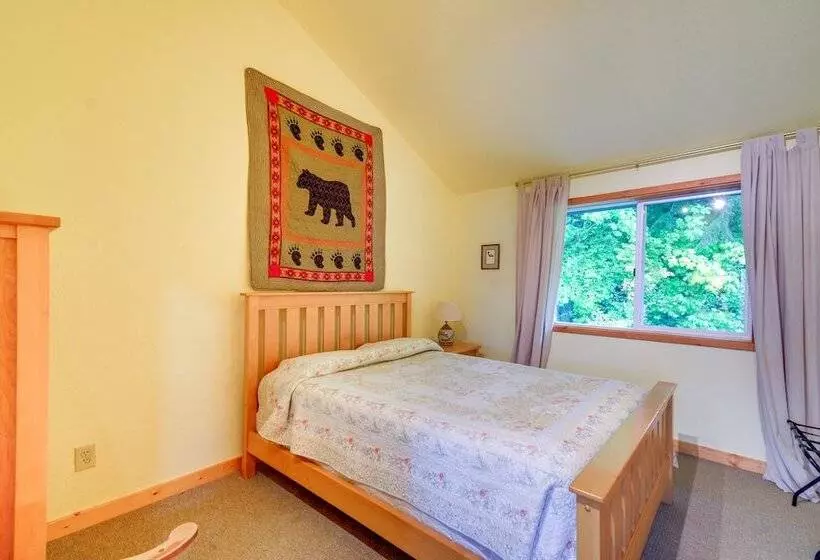 Tahuya Cabin: Hood Canal + Olympic Mountain Views!