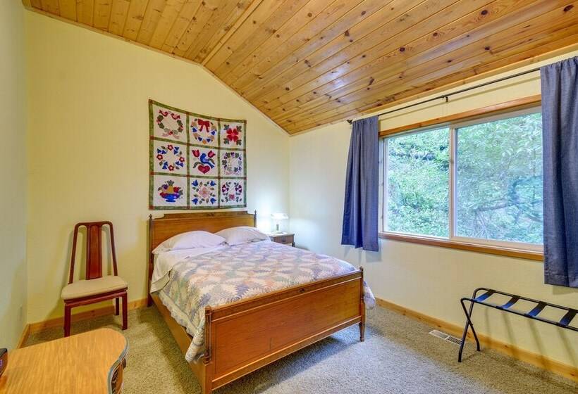 Tahuya Cabin: Hood Canal + Olympic Mountain Views!