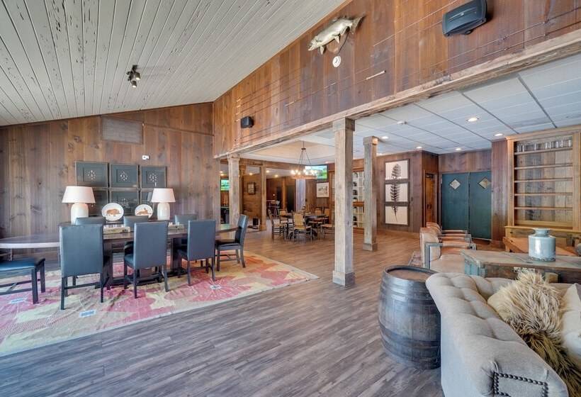 Townsend Cabin W/ Deck ~ 7 Mi To Nat L Park!