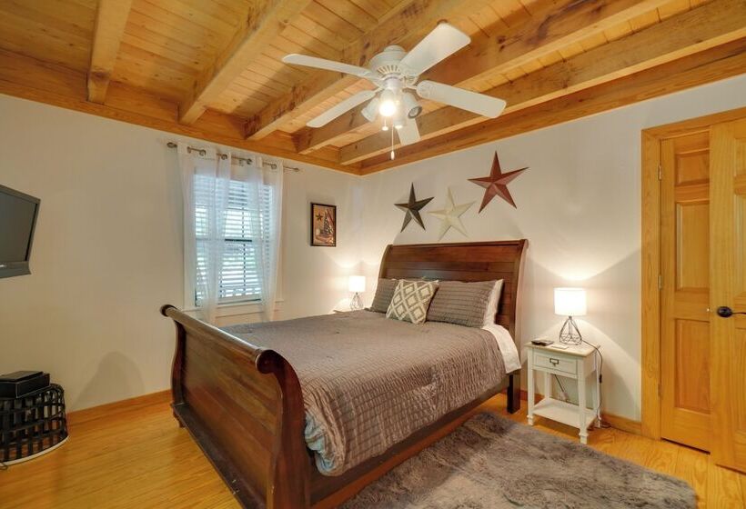 Townsend Cabin W/ Deck ~ 7 Mi To Nat L Park!