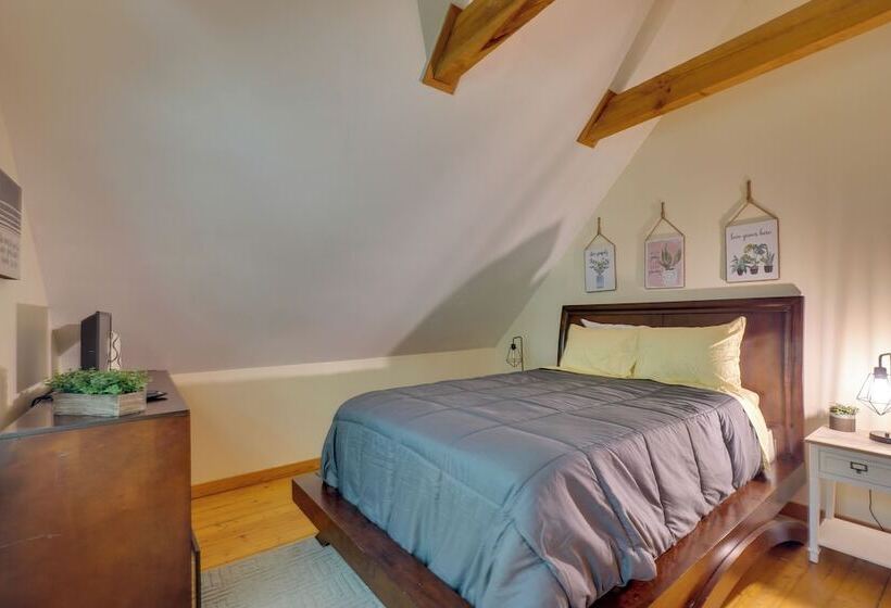 Townsend Cabin W/ Deck ~ 7 Mi To Nat L Park!