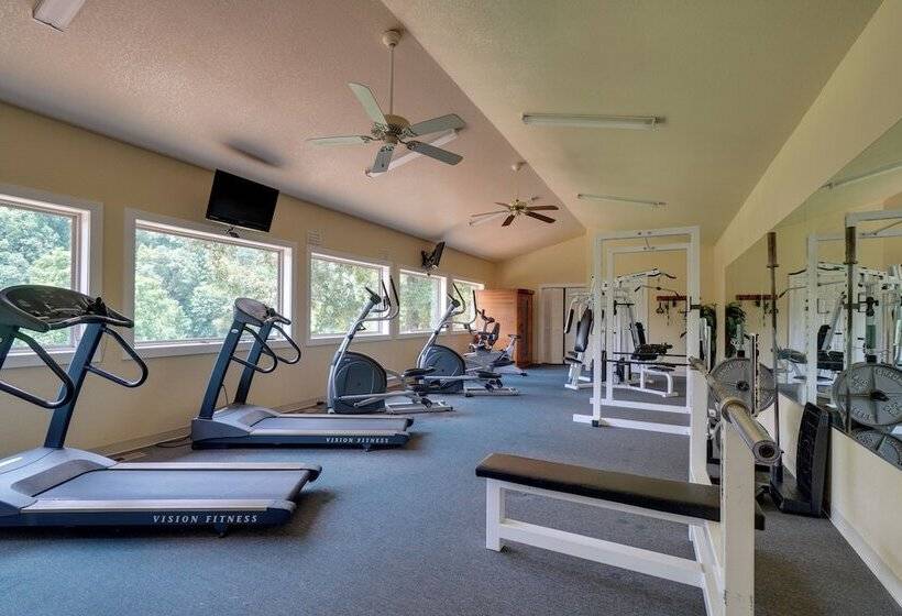 Townsend Cabin W/ Deck ~ 7 Mi To Nat L Park!