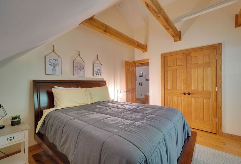 Townsend Cabin W/ Deck ~ 7 Mi To Nat L Park!