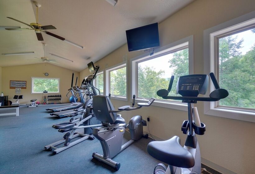 Townsend Cabin W/ Deck ~ 7 Mi To Nat L Park!