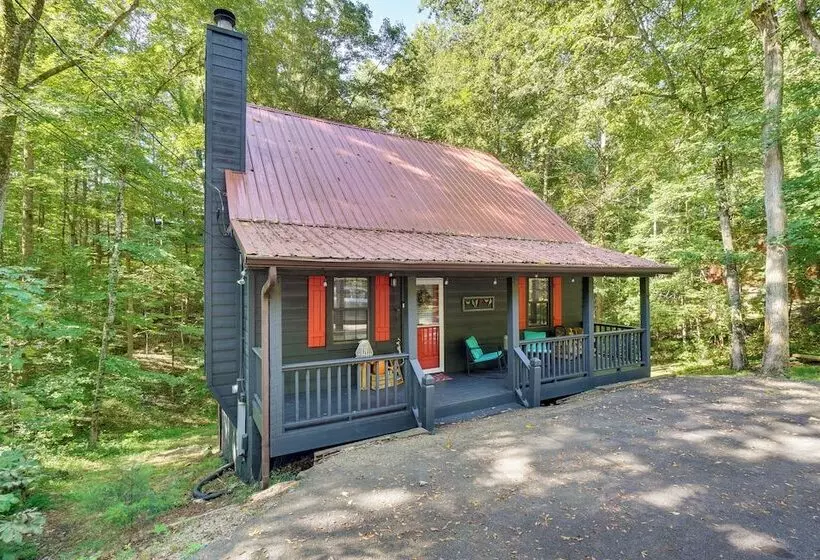 Townsend Cabin W/ Deck ~ 7 Mi To Nat L Park!