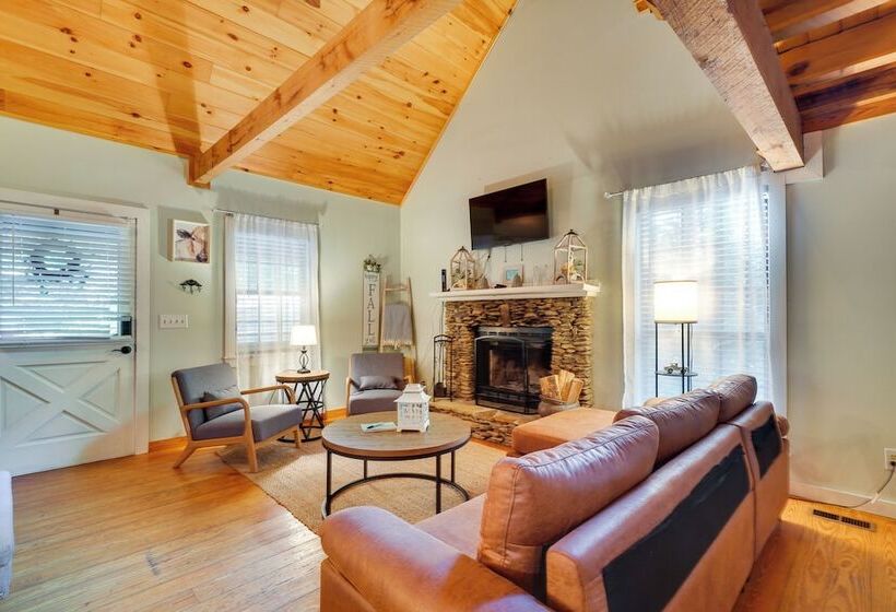 Townsend Cabin W/ Deck ~ 7 Mi To Nat L Park!