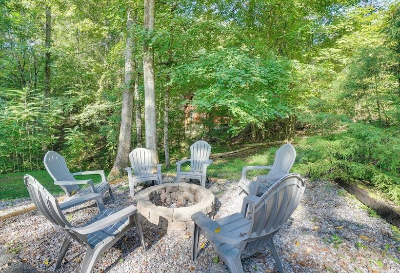 Townsend Cabin W/ Deck ~ 7 Mi To Nat L Park!