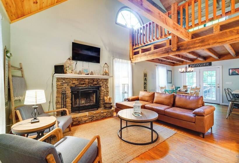 Townsend Cabin W/ Deck ~ 7 Mi To Nat L Park!