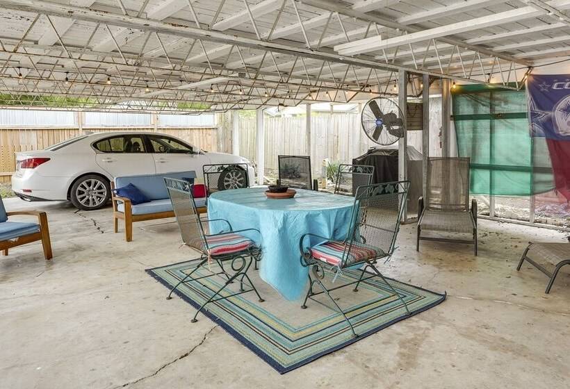 Vintage Corpus Christi Home 2 Blocks From Beach!