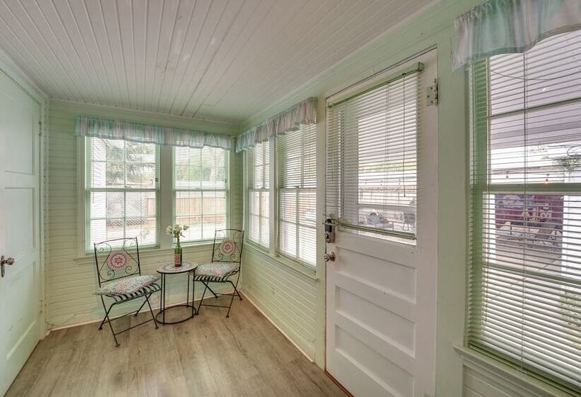 Vintage Corpus Christi Home 2 Blocks From Beach!