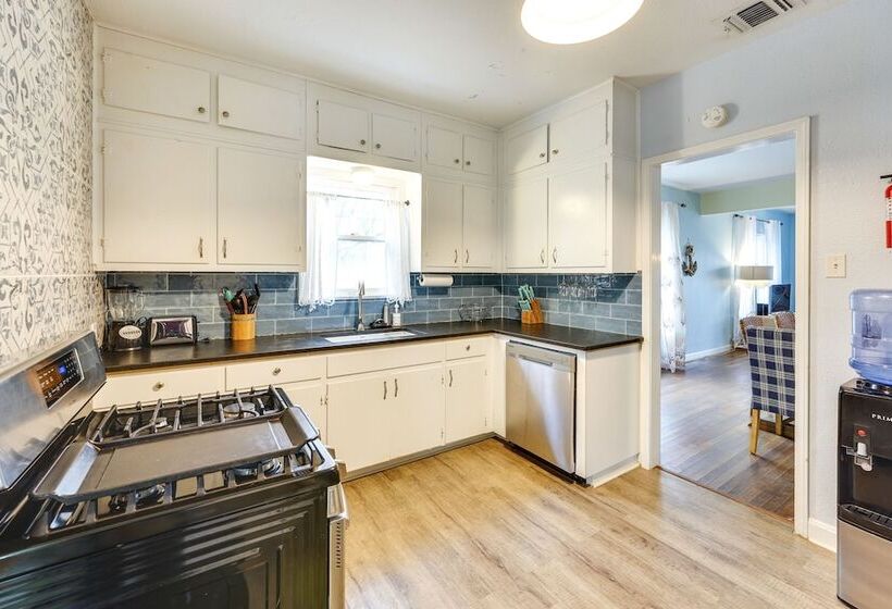 Vintage Corpus Christi Home 2 Blocks From Beach!